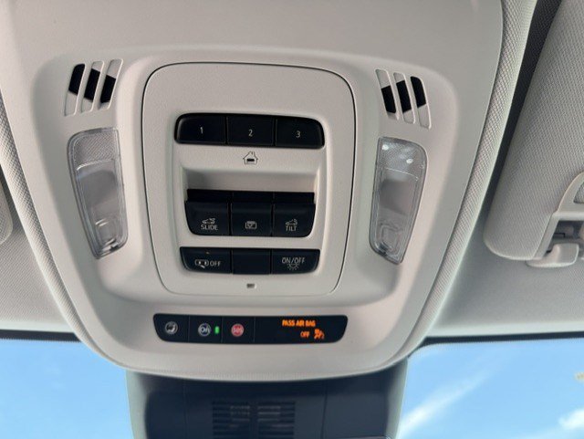 Used 2025 Buick Envision Avenir AWD/4WD image 20