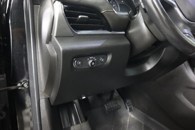 Used 2020 Chevrolet Traverse LT w/ Driver Confidence II Package AWD/4WD image 36