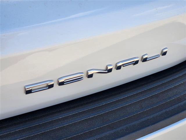 Used 2024 GMC Yukon XL Denali Ultimate AWD/4WD image 11