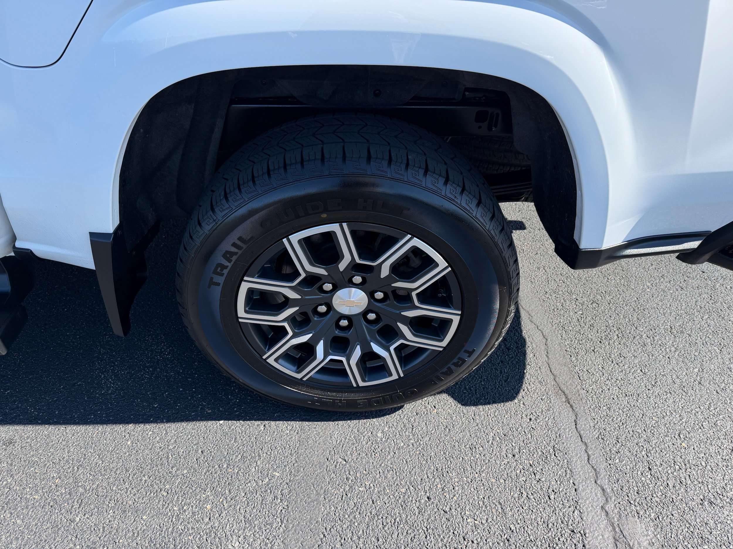 Used 2024 Chevrolet Colorado LT w/ LT Convenience Package III AWD/4WD image 11