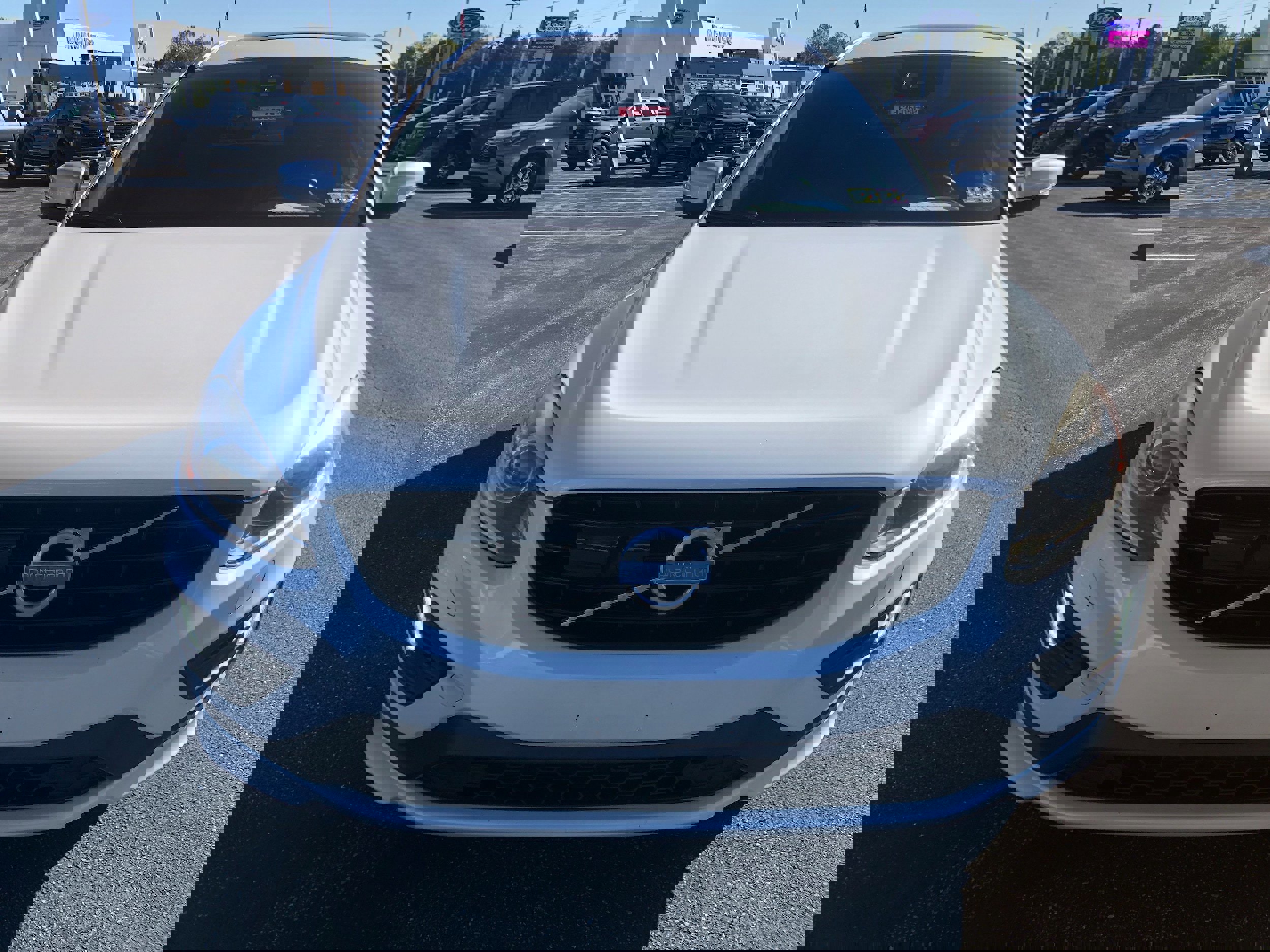 Used 2016 Volvo XC60 T6 R-Design Platinum w/ Climate Package image 8