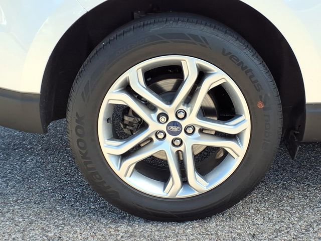 Certified 2018 Ford Edge Titanium w/ Equipment Group 301A FWD image 7