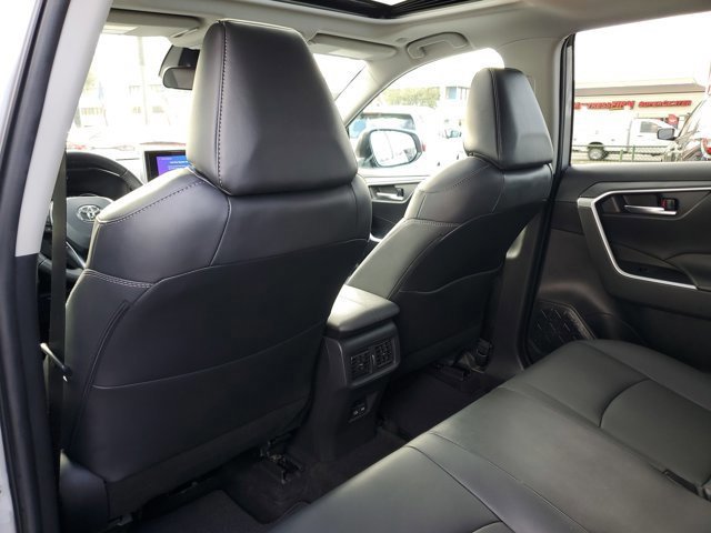 Used 2023 Toyota RAV4 XLE Premium image 11