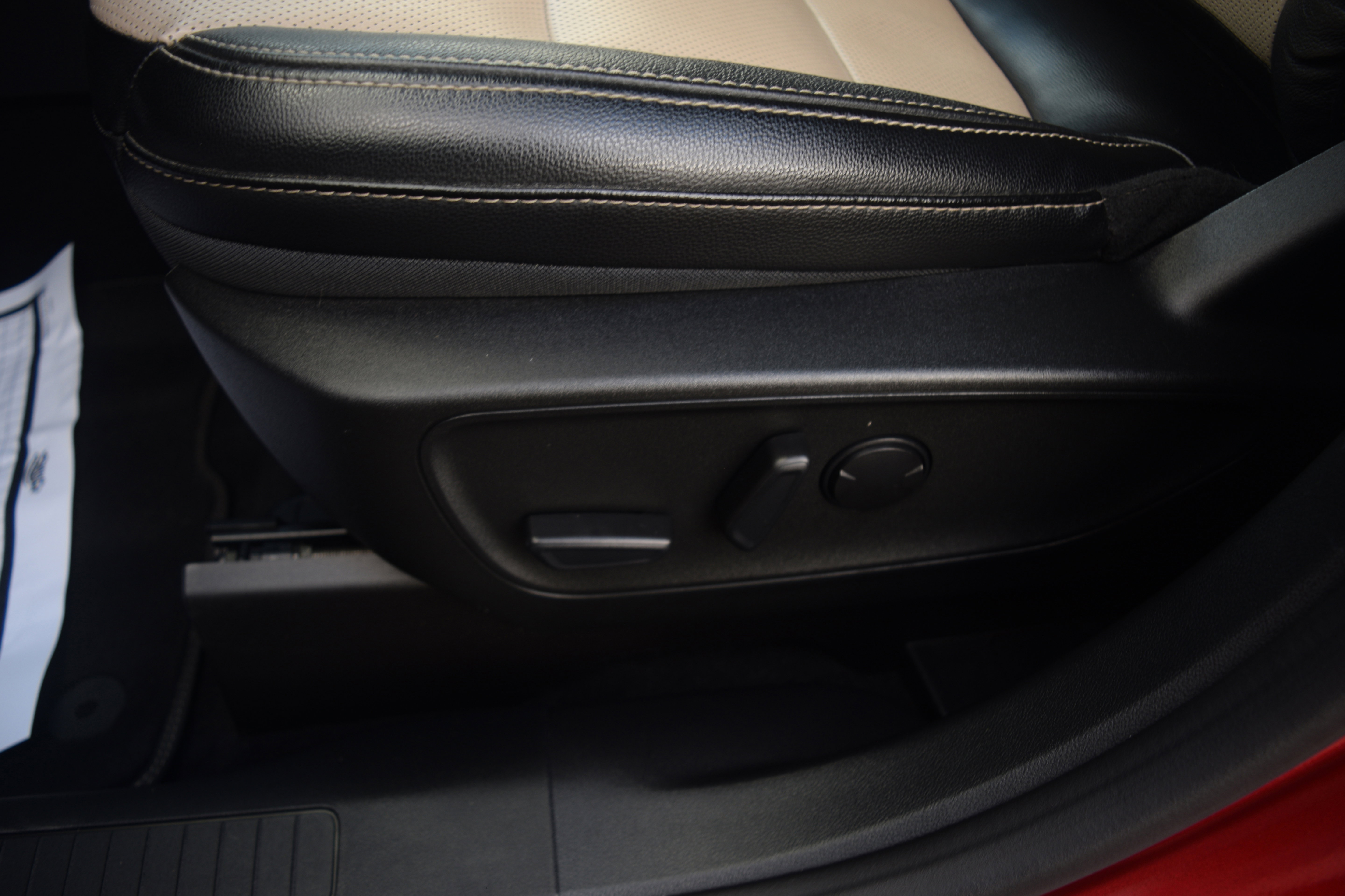 Certified 2022 Ford Escape Titanium w/ Titanium Premium Package image 20