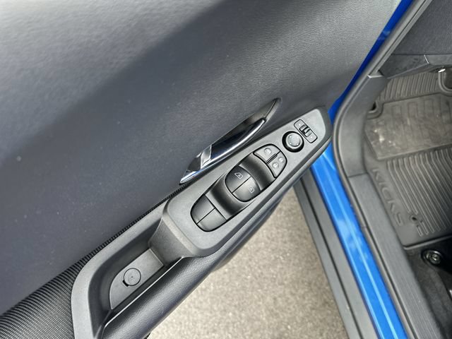 Used 2023 Nissan Kicks SV FWD image 14