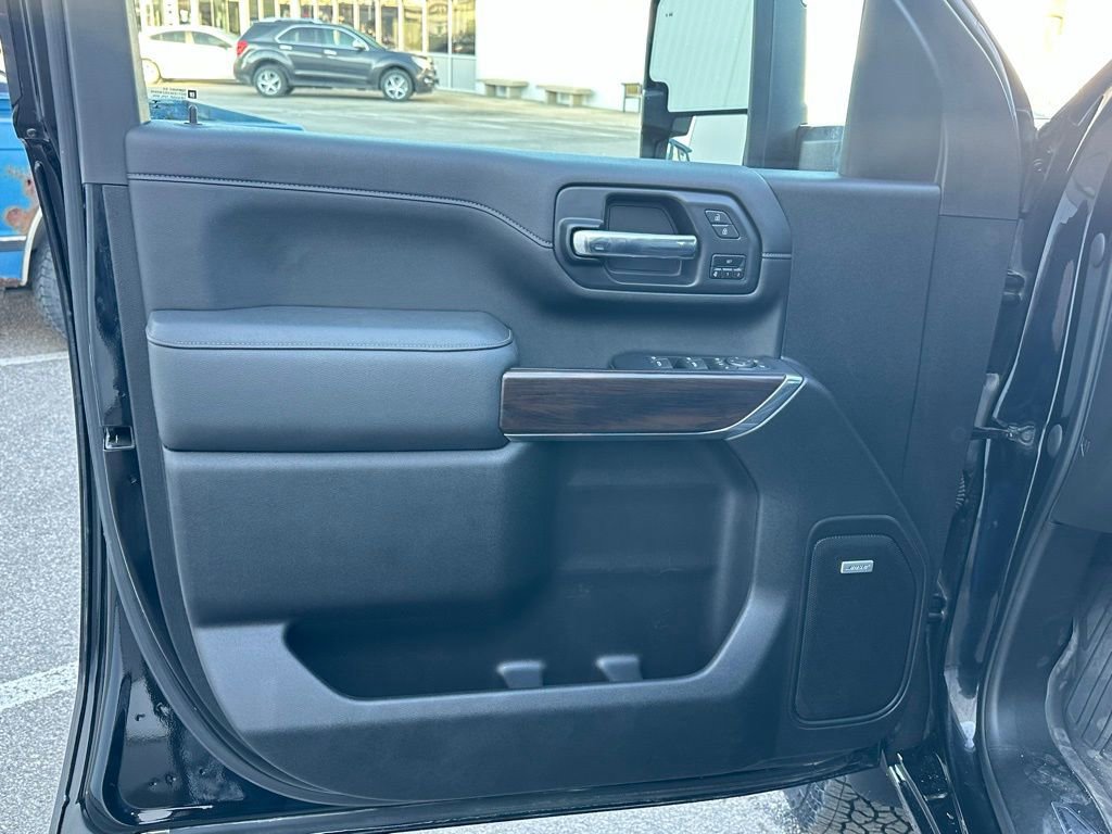 Used 2022 GMC Sierra 2500 SLT w/ SLT Premium Package image 12