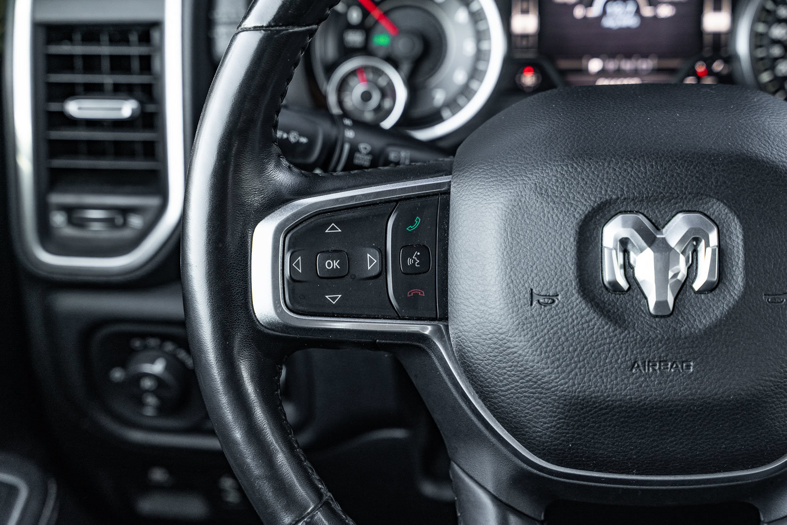 Used 2020 RAM 1500 Laramie w/ Sport Appearance Package AWD/4WD image 24