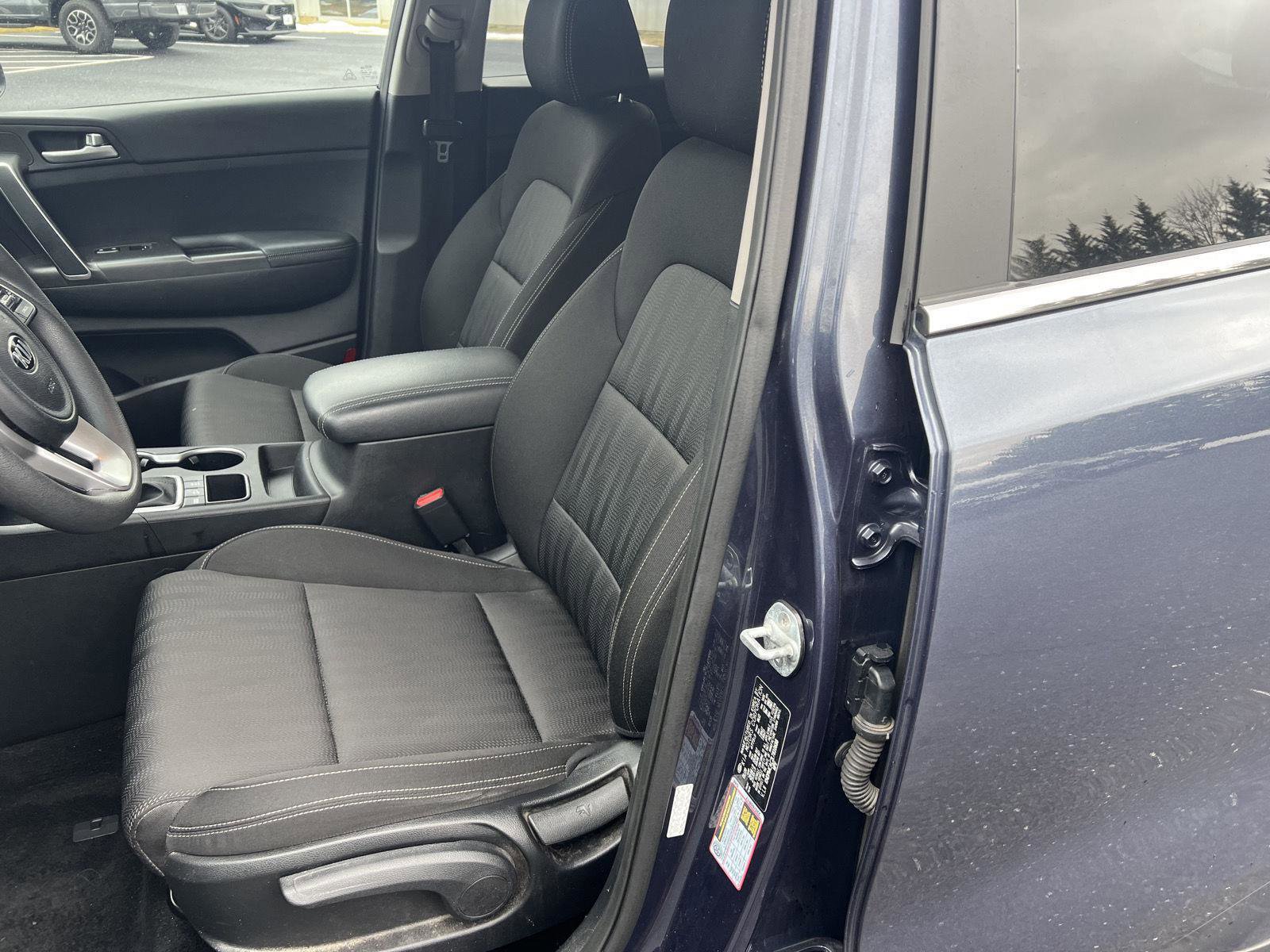 Used 2020 Kia Sportage LX image 10