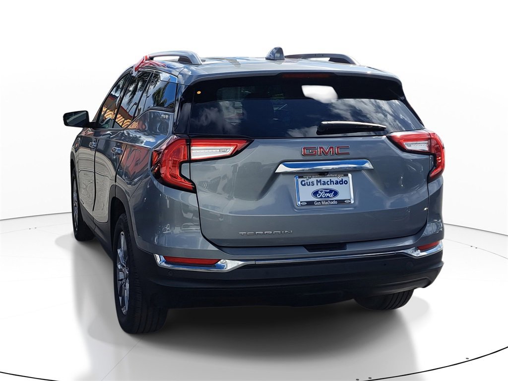 Used 2023 GMC Terrain SLT w/ Infotainment Package II image 2