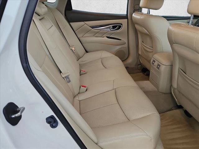 Used 2019 INFINITI Q70 Luxe AWD/4WD image 13