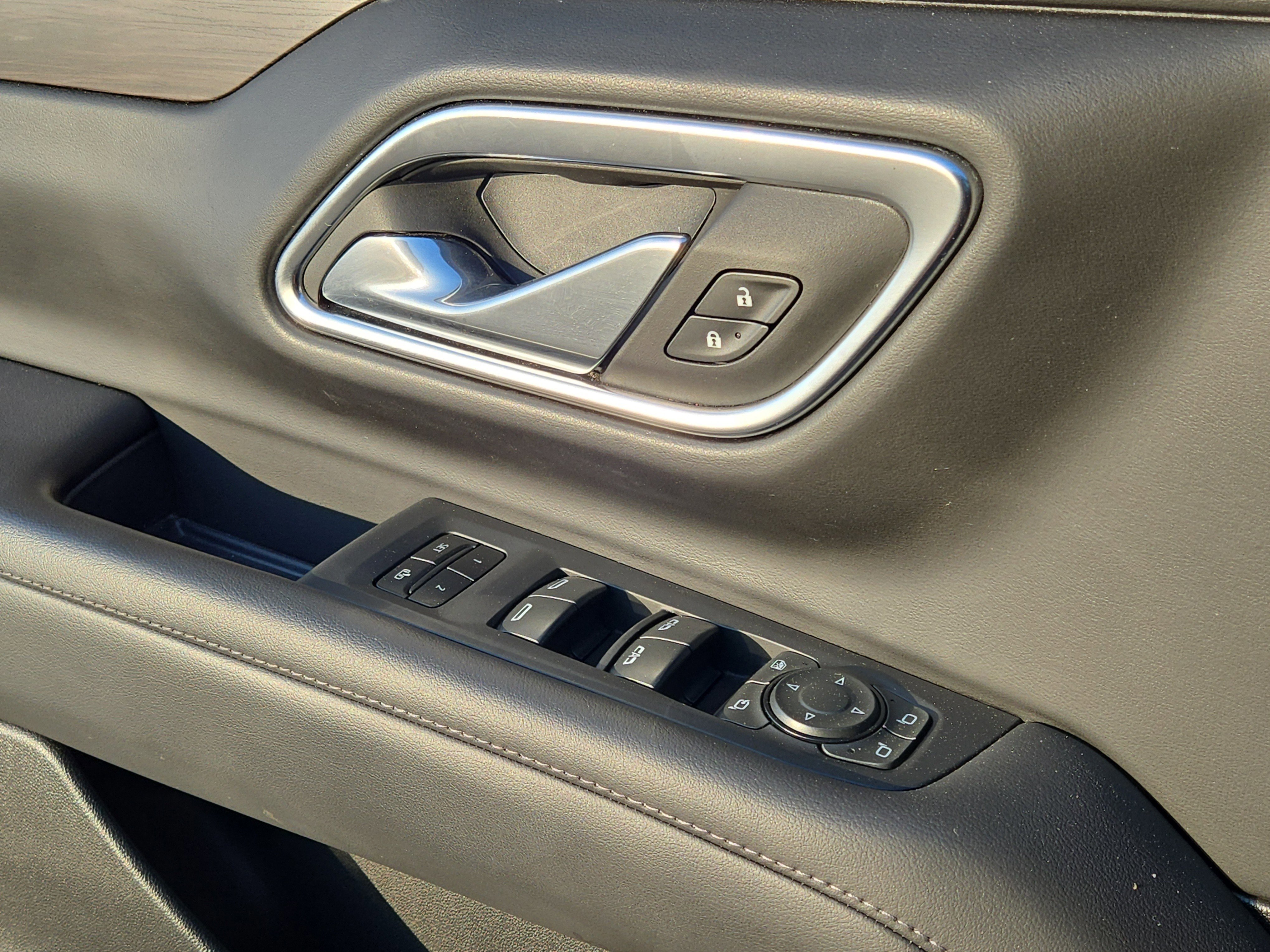 Used 2023 Chevrolet Tahoe Z71 w/ Luxury Package image 23