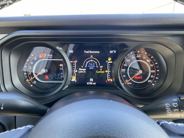 Used 2025 Jeep Wrangler Willys image 23