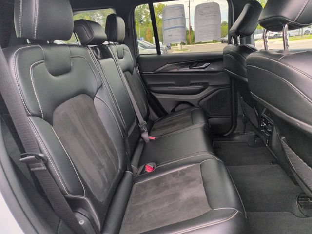 Used 2023 Jeep Grand Cherokee Altitude AWD/4WD image 17