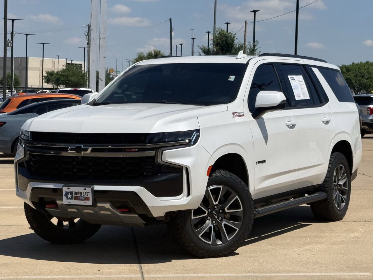 Used 2021 Chevrolet Tahoe Z71 w/ Luxury Package AWD/4WD image 2