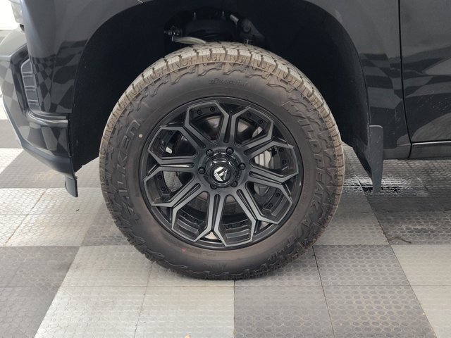 Used 2019 Chevrolet Silverado 1500 High Country w/ Technology Package AWD/4WD image 16