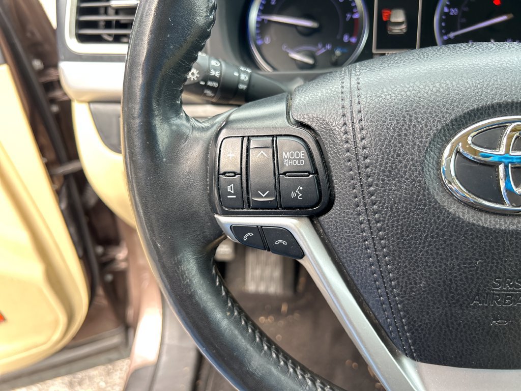 Used 2019 Toyota Highlander Limited Platinum FWD image 23