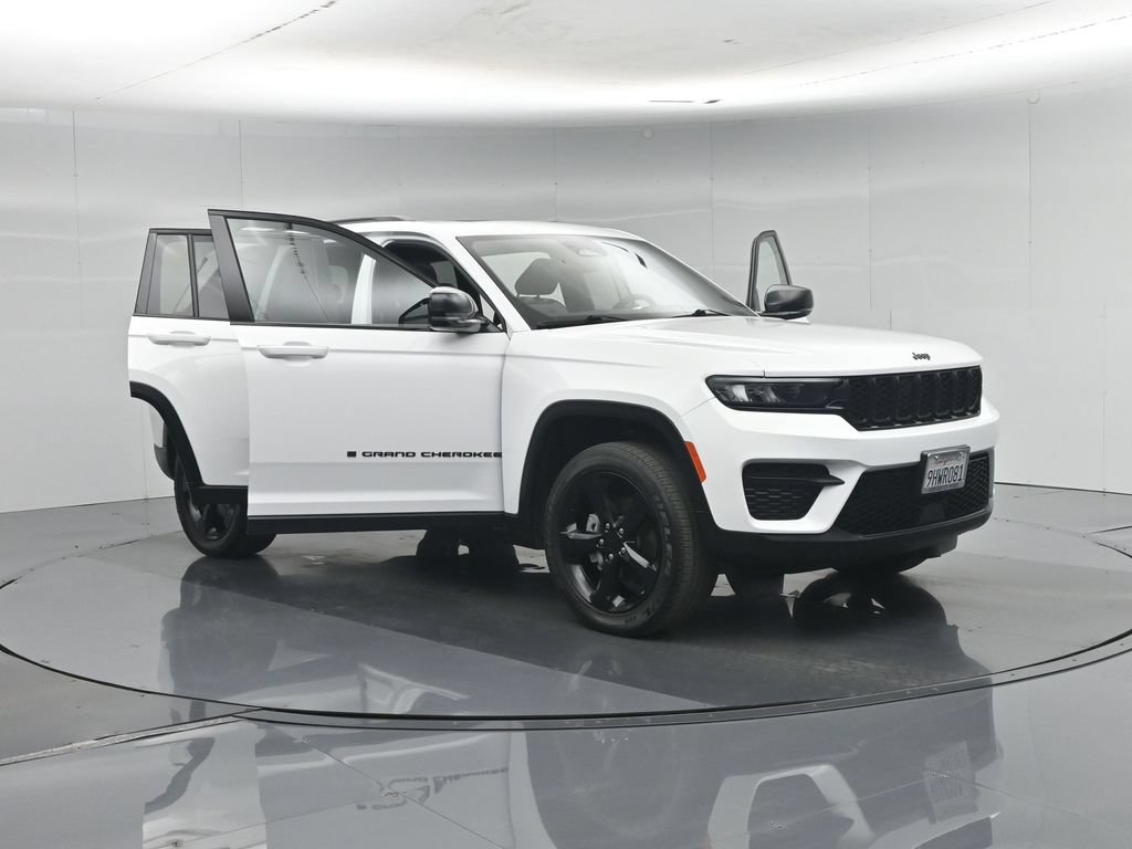Used 2023 Jeep Grand Cherokee Altitude AWD/4WD image 36