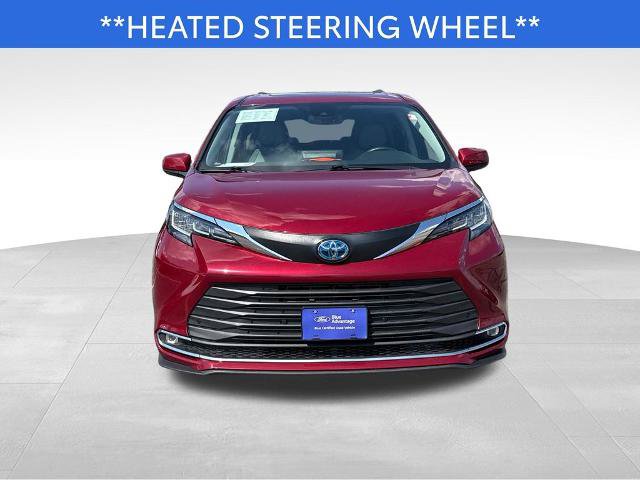 Used 2021 Toyota Sienna XLE AWD/4WD image 3
