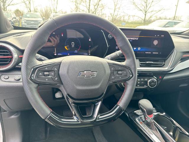 Used 2025 Chevrolet Trax RS w/ Sunroof Package image 11