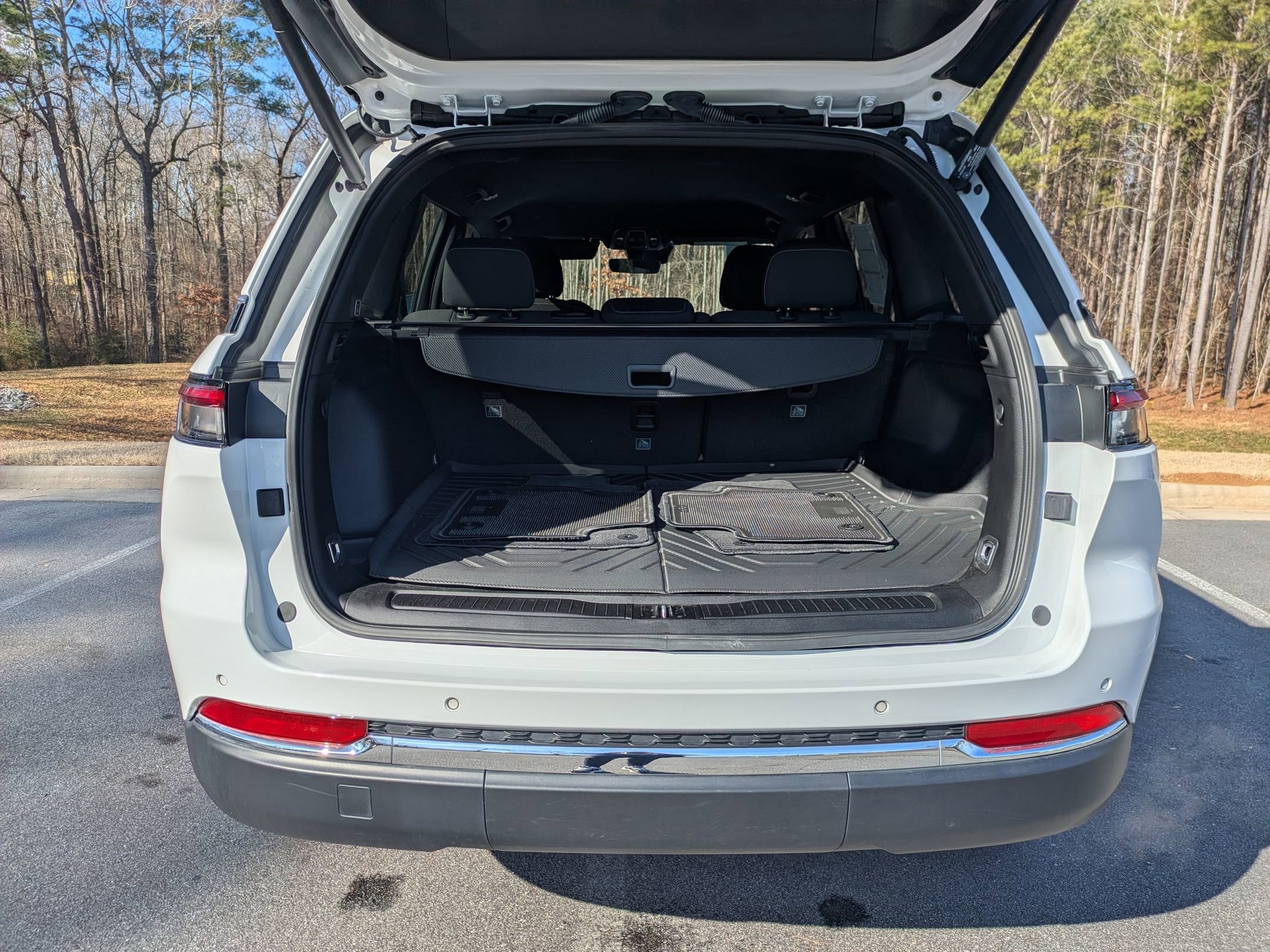 Used 2025 Jeep Grand Cherokee Laredo w/ Luxury Tech Group I image 28