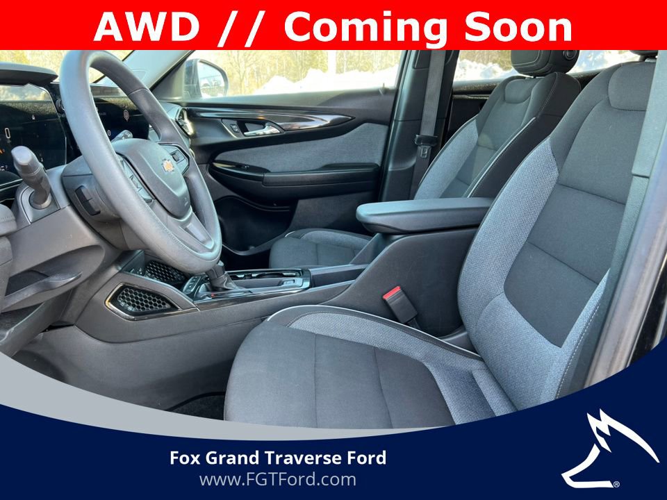 Used 2025 Chevrolet TrailBlazer LT image 3