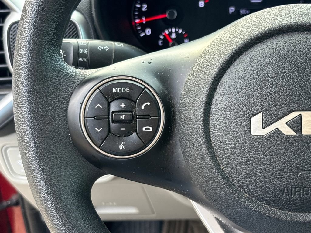 Used 2022 Kia Soul LX image 18