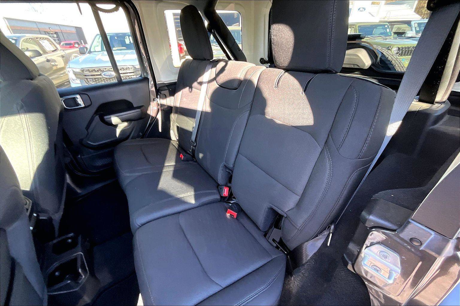 Used 2022 Jeep Wrangler Unlimited Sport image 25