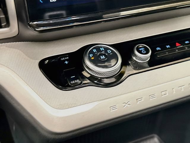 Certified 2025 Ford Expedition Active AWD/4WD image 17