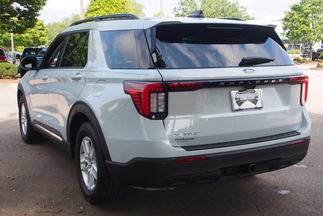 Certified 2025 Ford Explorer Active RWD image 5