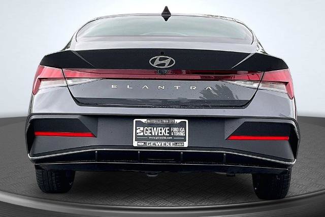 Used 2024 Hyundai Elantra SEL FWD image 4