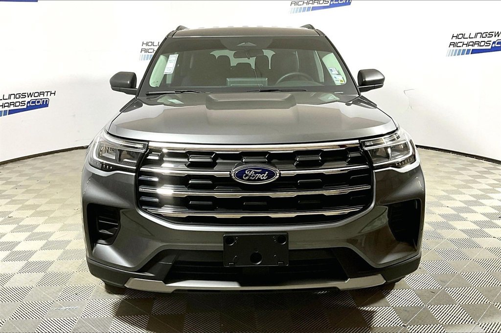 Certified 2025 Ford Explorer Active image 2