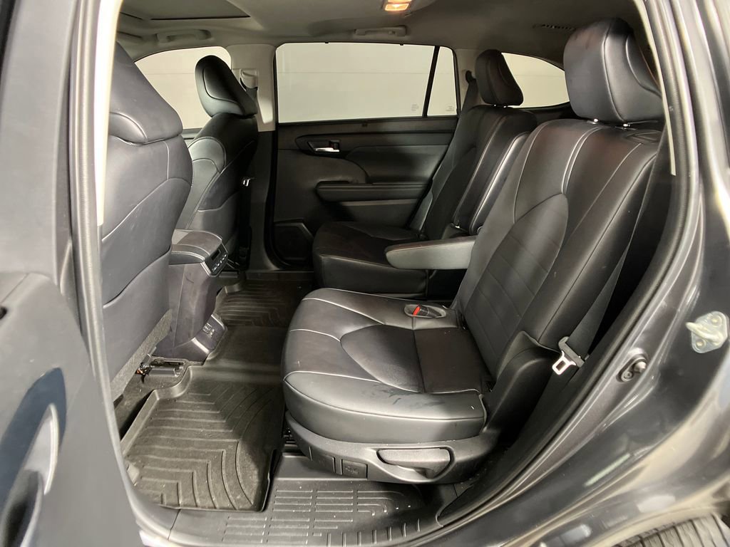 Used 2023 Toyota Highlander L image 28