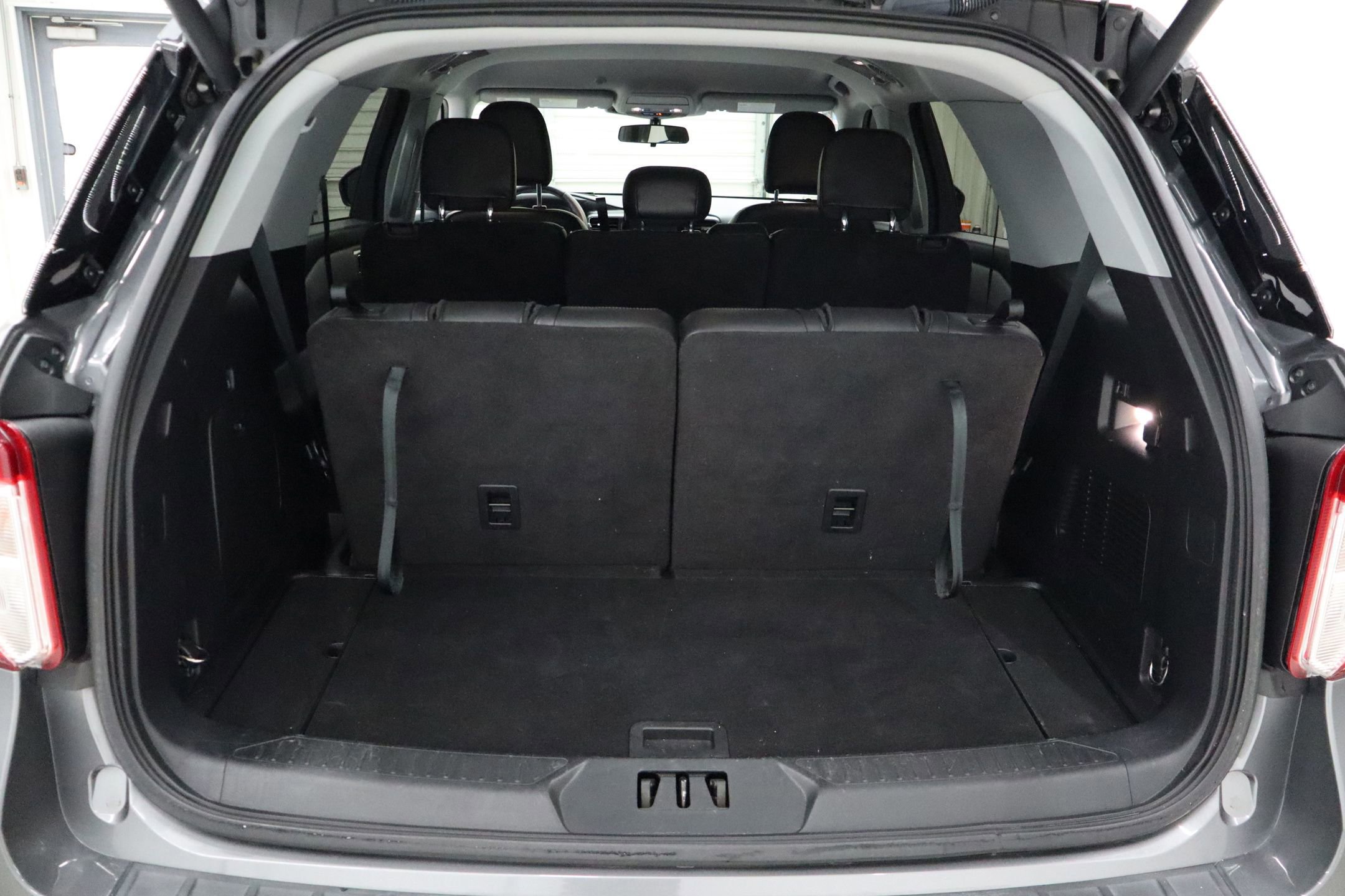 Certified 2022 Ford Explorer XLT w/ Equipment Group 202A image 27