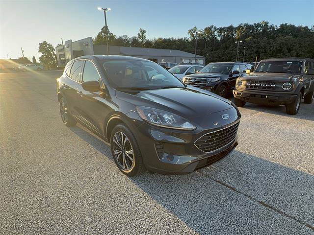 Certified 2022 Ford Escape SE w/ SE Sport Appearance Package AWD/4WD image 9