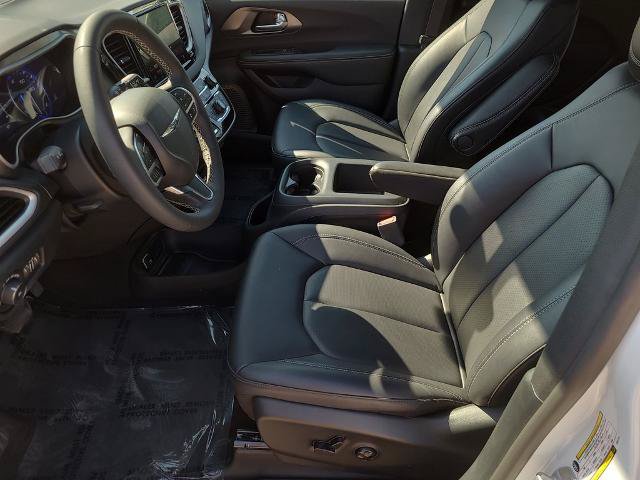 Used 2025 Chrysler Pacifica Select FWD image 21