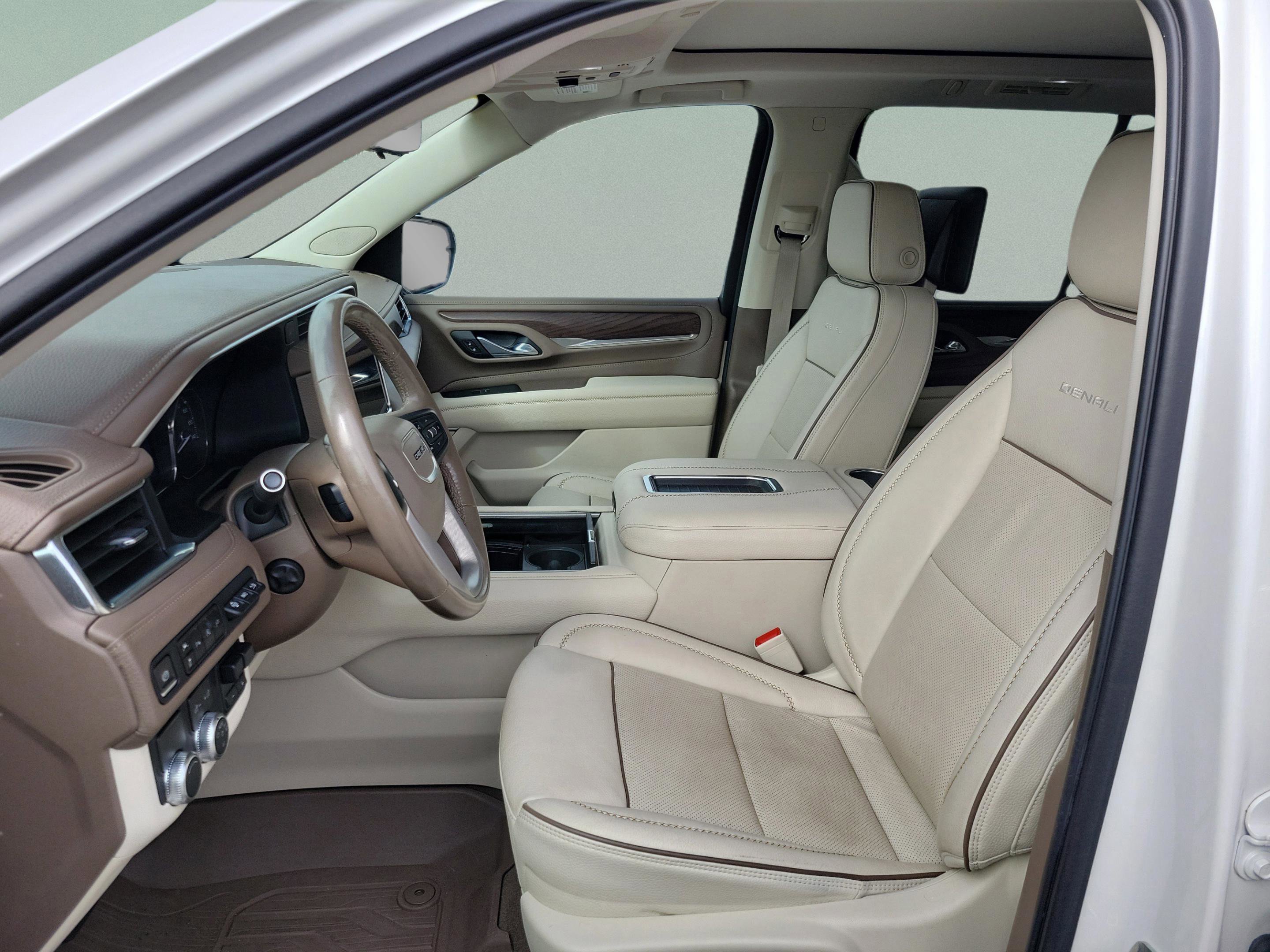 Used 2021 GMC Yukon Denali w/ Denali Premium Package image 8