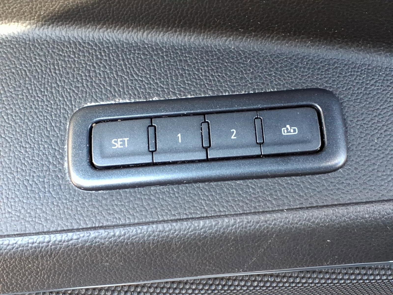 Used 2019 GMC Yukon XL SLT w/ Graphite Performance Edition image 19