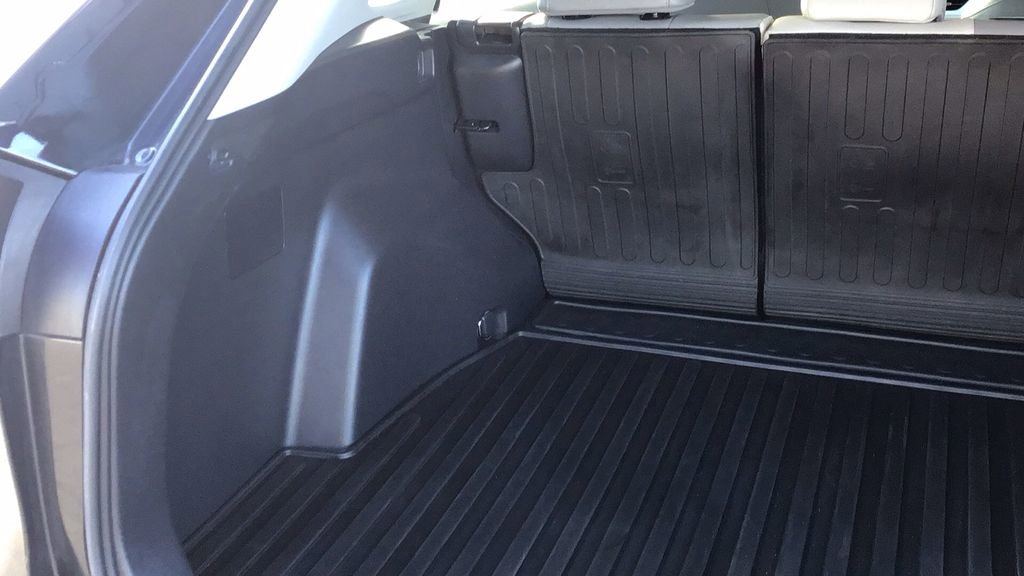 Used 2022 Toyota RAV4 XLE Premium image 10