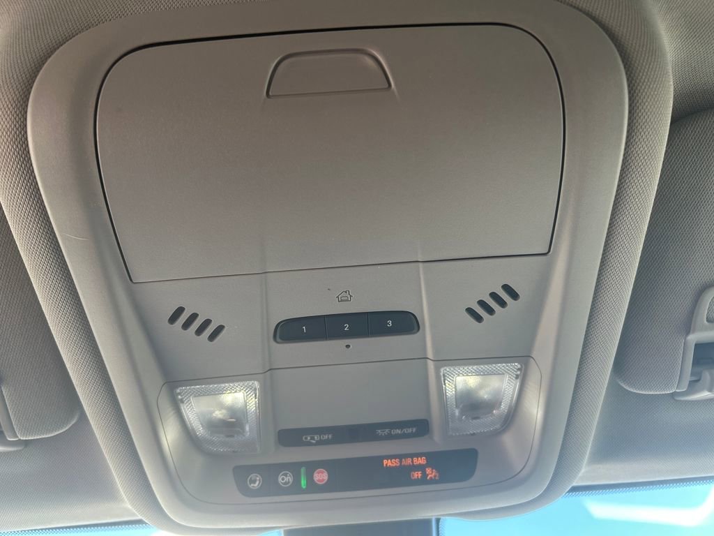 Used 2024 GMC Terrain SLT image 21