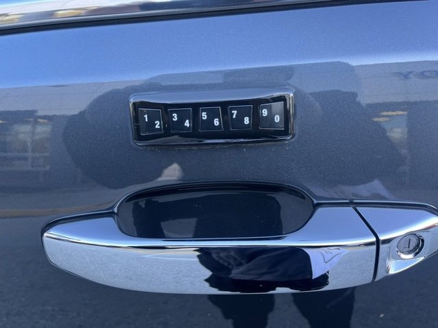 Used 2017 GMC Canyon SLT image 24