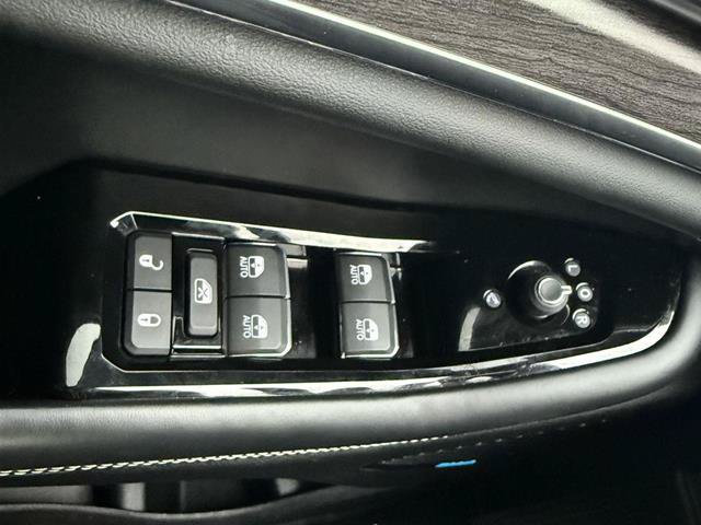 Used 2021 Jeep Grand Cherokee L Overland w/ Advanced Protech Group III AWD/4WD image 13