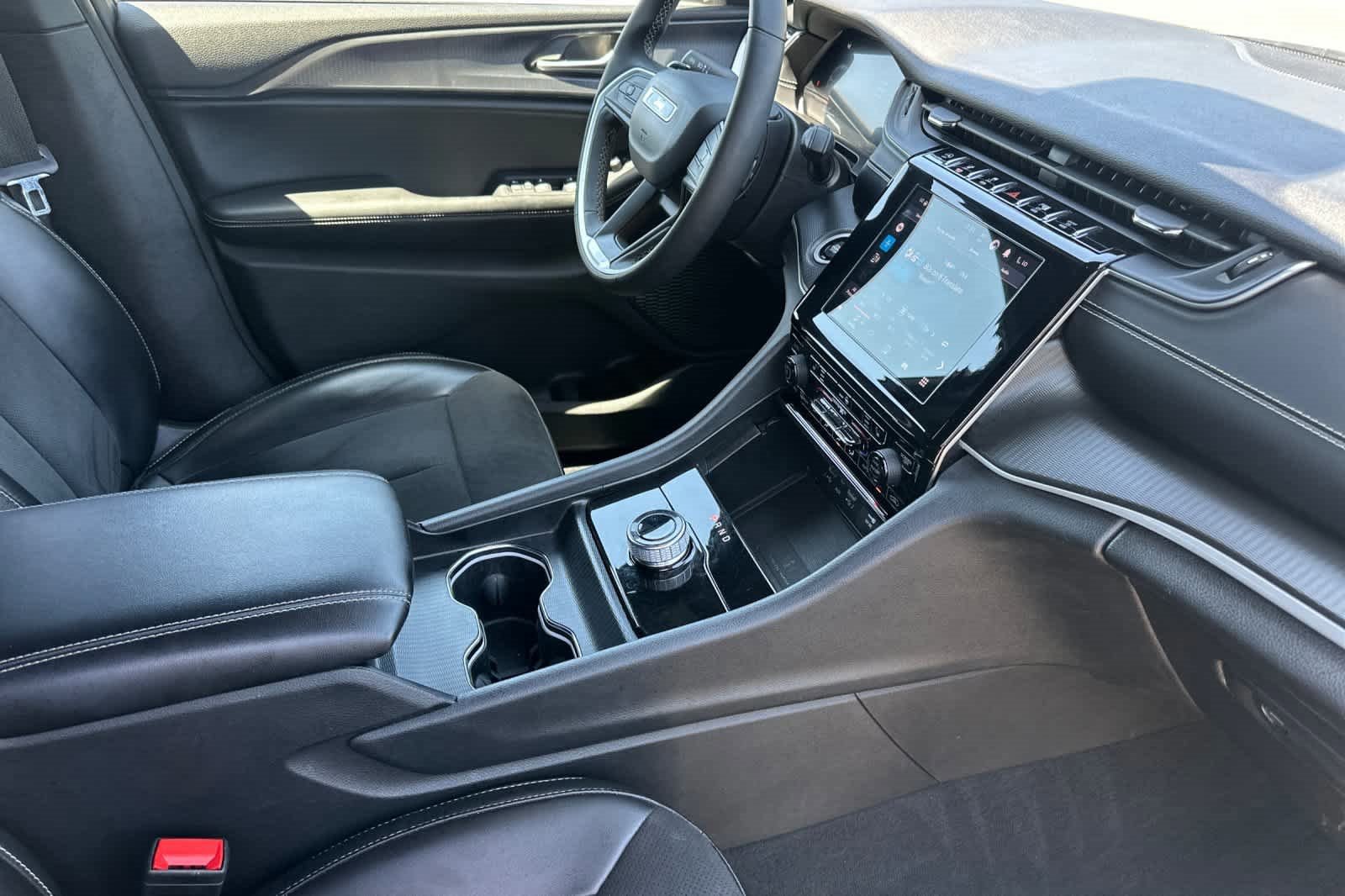 Used 2023 Jeep Grand Cherokee Altitude image 17