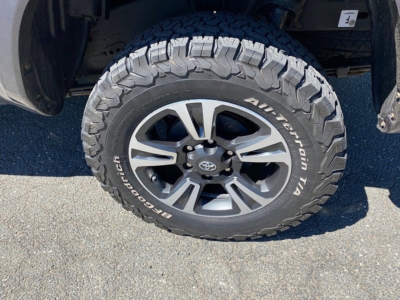 Used 2019 Toyota Tacoma TRD Sport w/ Technology Package AWD/4WD image 15