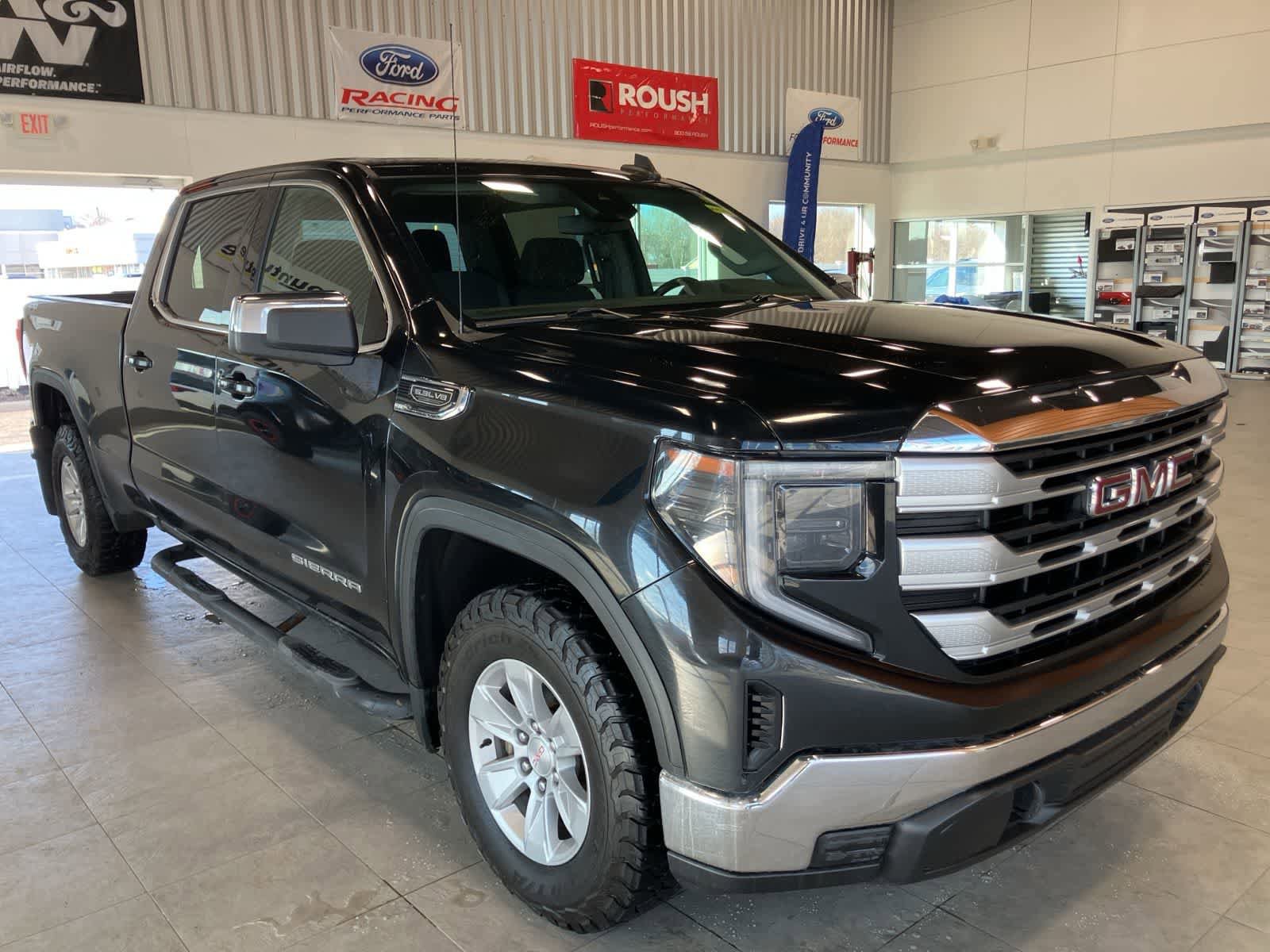 Used 2023 GMC Sierra 1500 SLE w/ Enhanced Capability Package AWD/4WD image 3