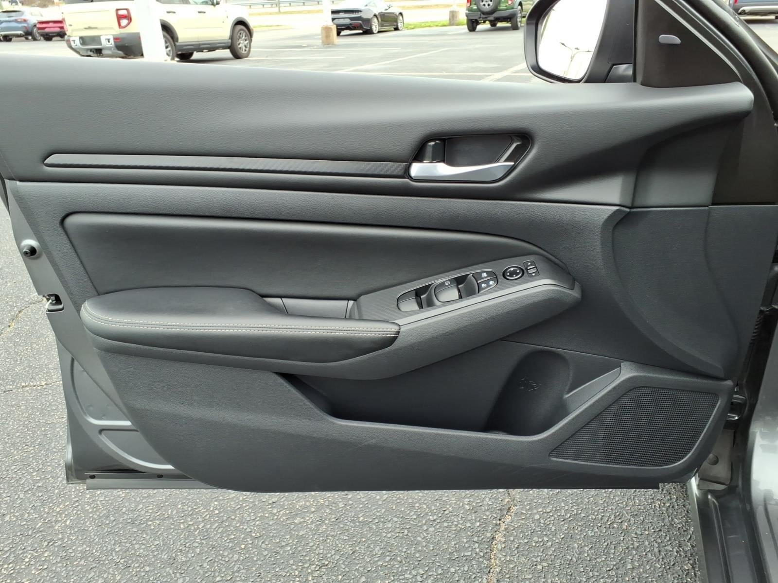 Used 2025 Nissan Altima 2.5 SV FWD image 17