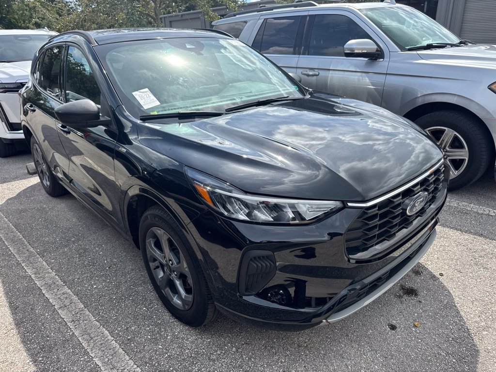 Certified 2024 Ford Escape ST-Line w/ Tech Pack #1 AWD/4WD image 5