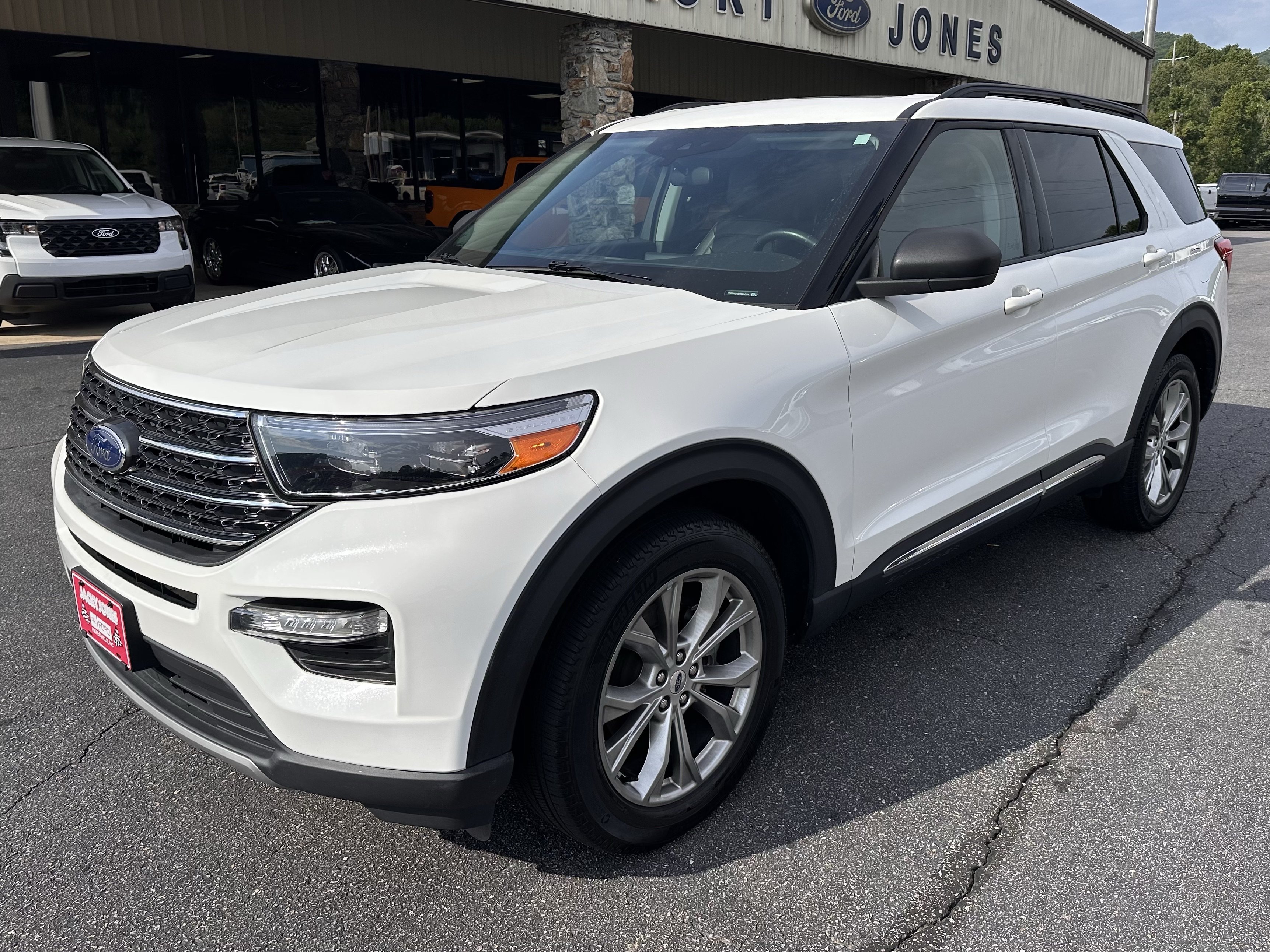 Certified 2023 Ford Explorer XLT w/ Equipment Group 202A AWD/4WD image 2
