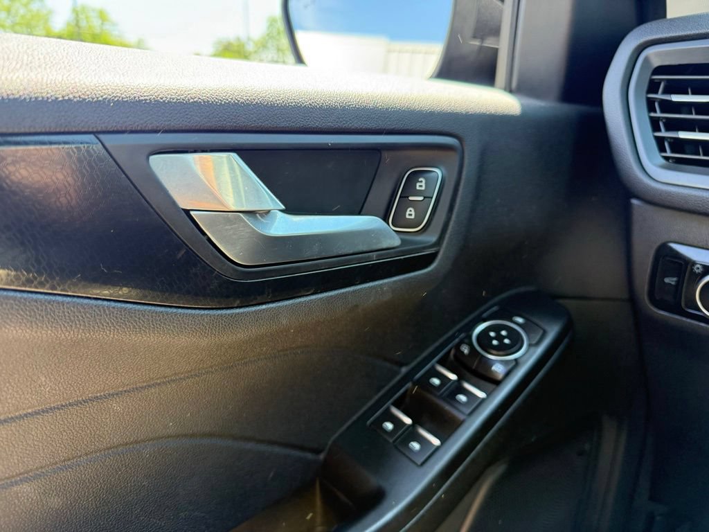 Certified 2022 Ford Escape SEL w/ SEL Stealth AWD Package image 28