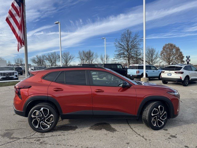 Used 2024 Chevrolet Trax RS w/ Sunroof Package image 6