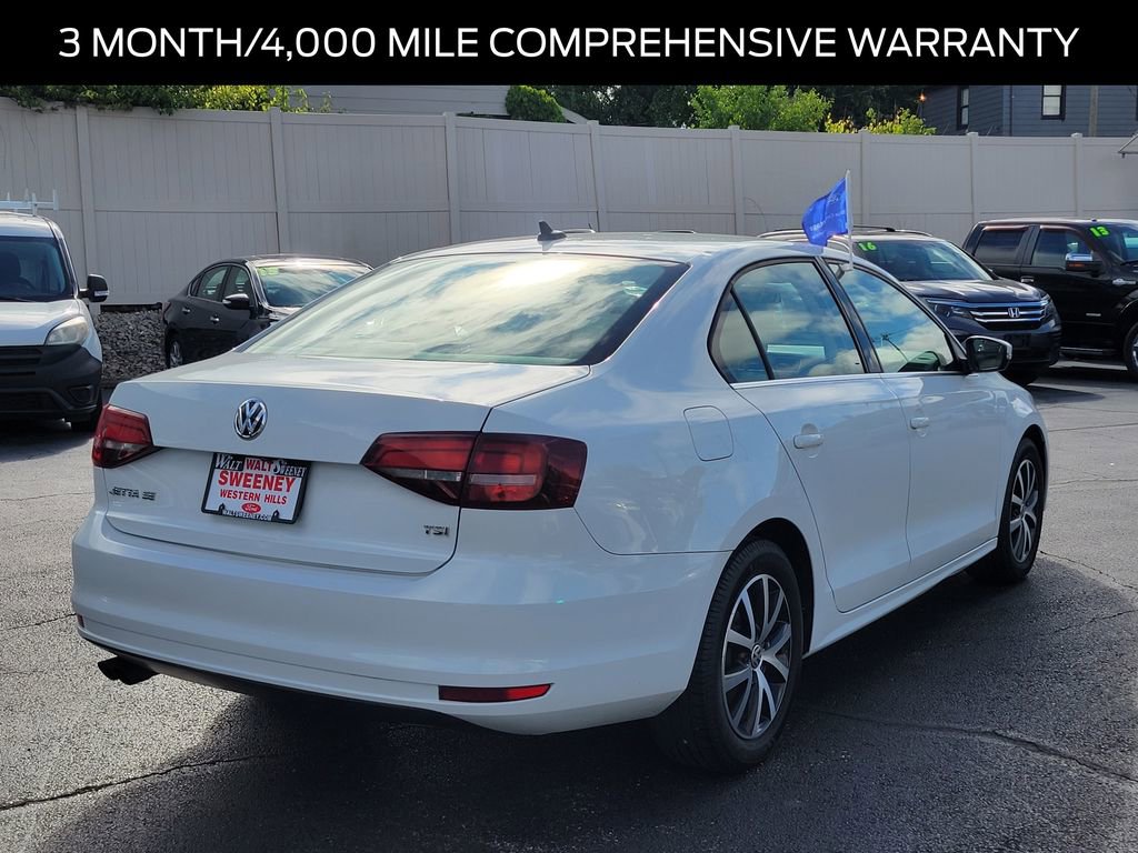 Used 2017 Volkswagen Jetta SE FWD image 4